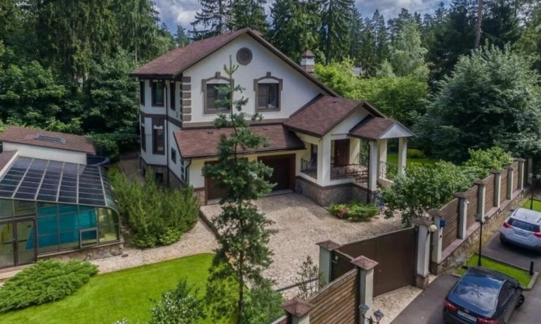 Элитная загородная недвижимость Подмосковья: стиль жизни вдали от городской суеты