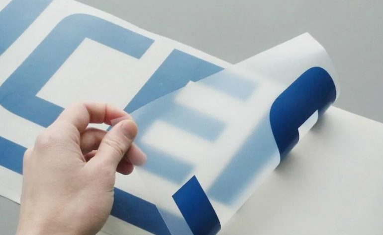 Пленка с плоттерной резкой: как правильно наклеить на авто, стекло и пластик